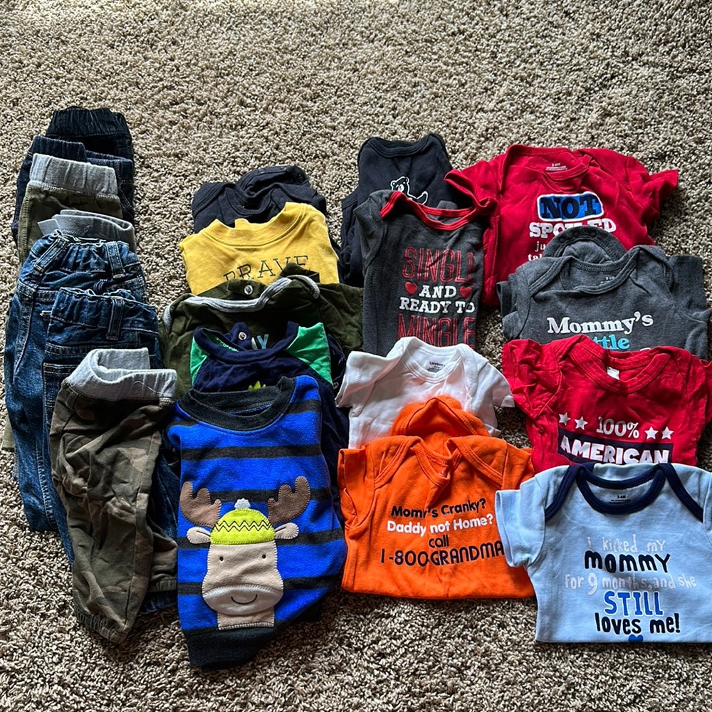 Lot of 3-6 months clothes, Carters